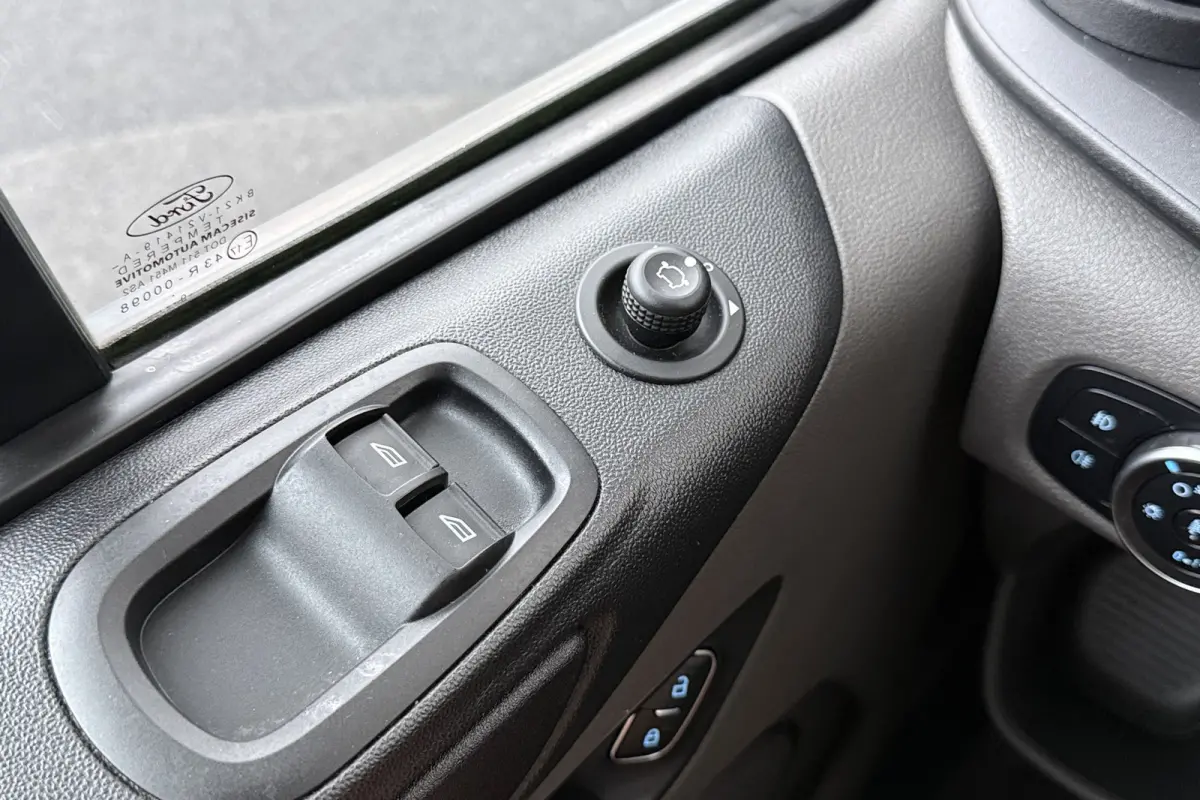 2.0D 131 PK Aut. L1H1 Business Camera Carplay WinterPack