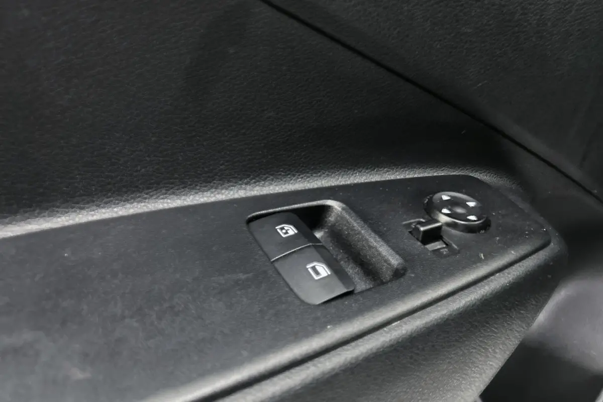 1.0 Comfort | Cruise control | Apple Carplay | Elektrische ramen | Airco