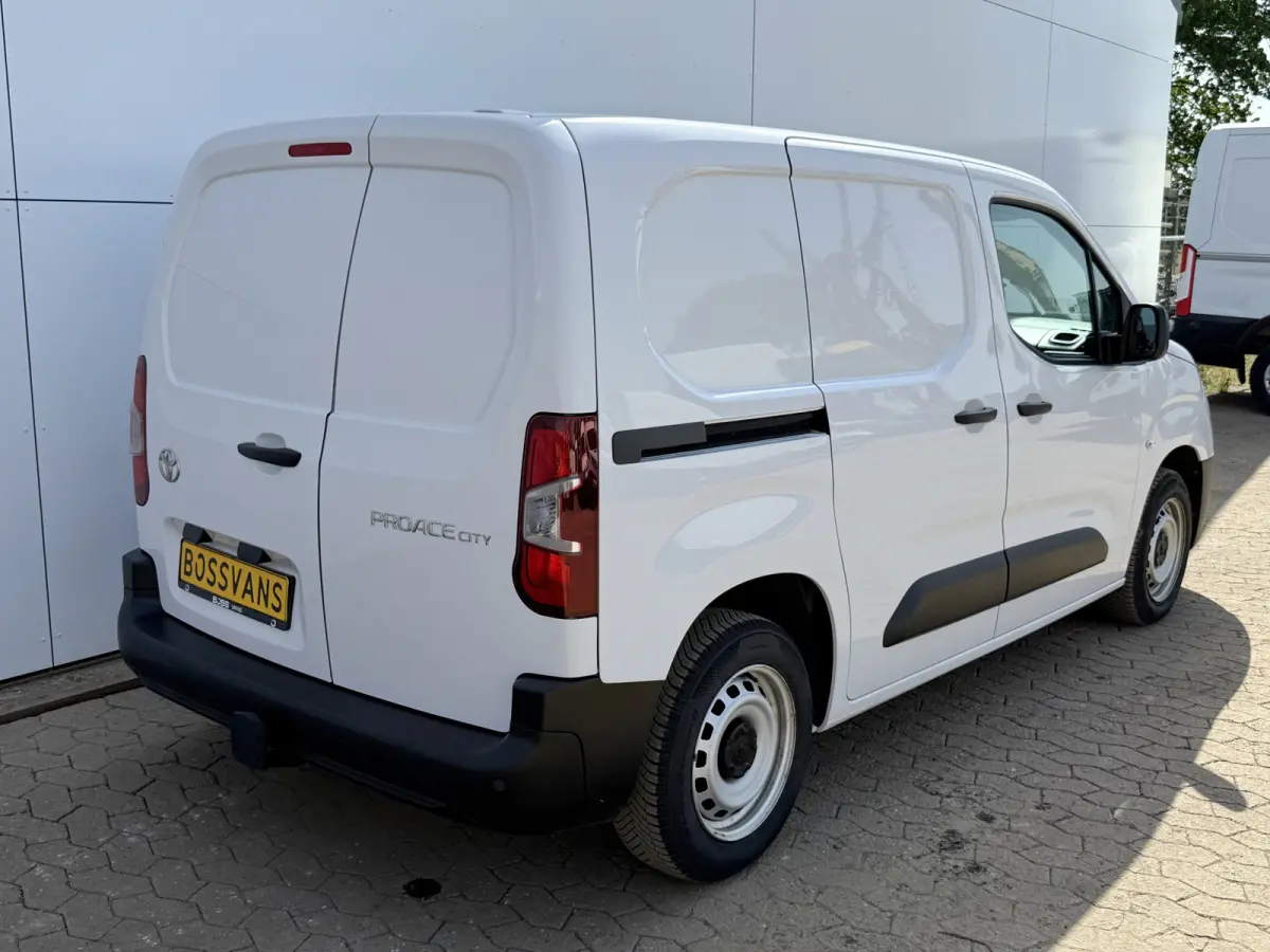 1.5 D 100PK Nieuw Model! L1 Climate Control Cruise Control Lane Assist Stoelverwarming Parkeersensoren