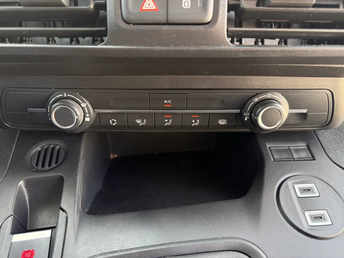 1.5 D 100PK Nieuw Model! L1 Climate Control Cruise Control Lane Assist Stoelverwarming Parkeersensoren