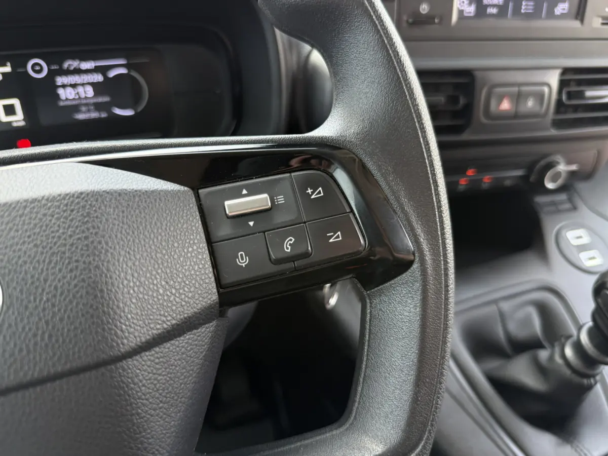 1.5 D 100PK Nieuw Model! L1 Climate Control Cruise Control Lane Assist Stoelverwarming Parkeersensoren