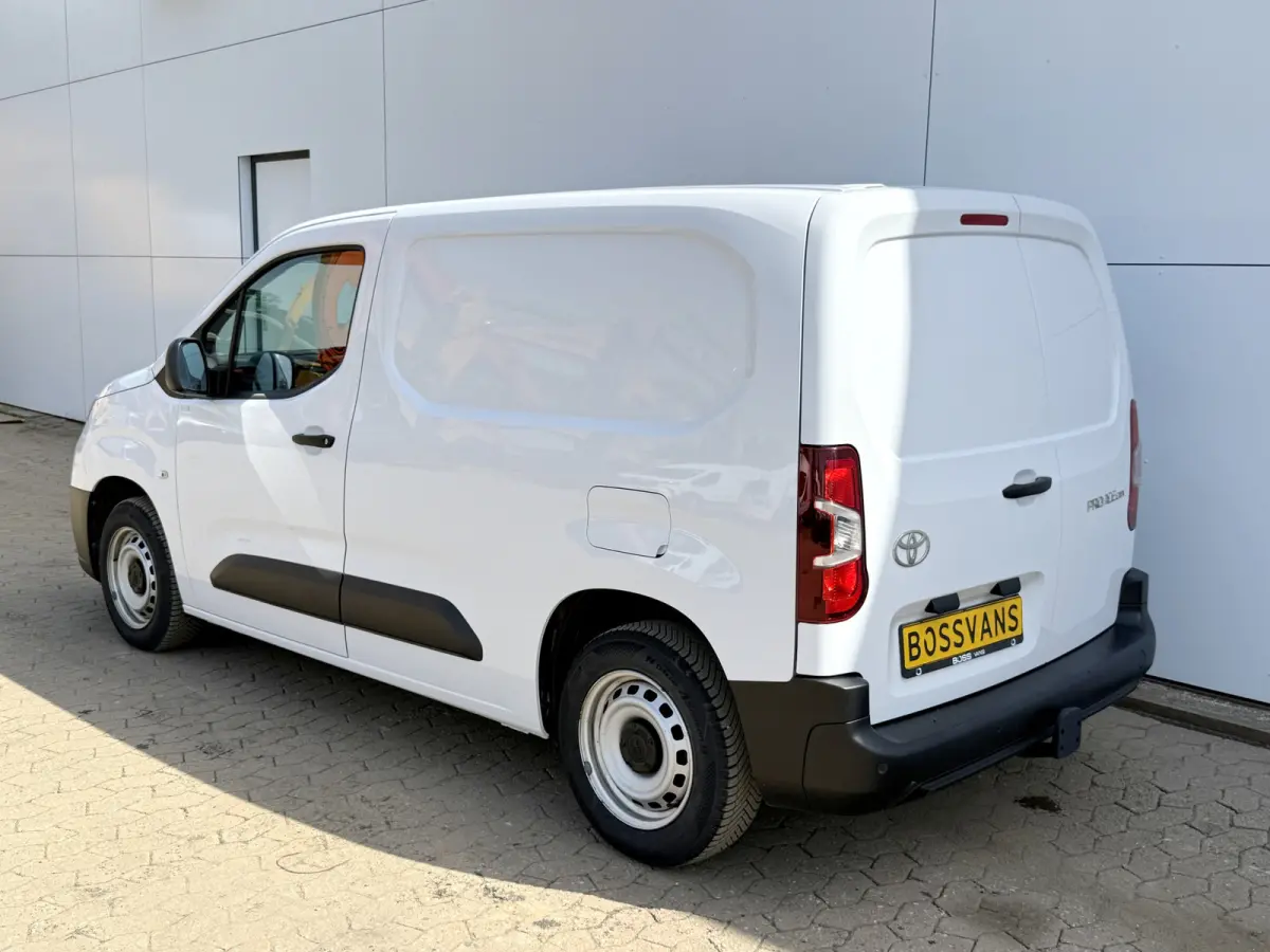 1.5 D 100PK Nieuw Model! L1 Climate Control Cruise Control Lane Assist Stoelverwarming Parkeersensoren