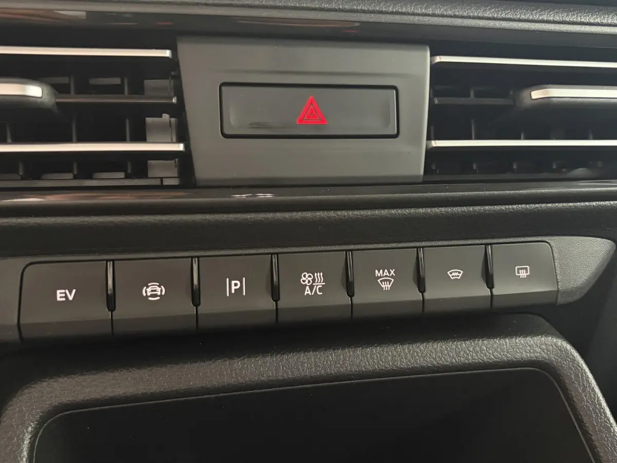 Tourneo TREKHAAK | 7 ZITS | ADAPTIVE CRUISE CONTROL | CAMERA | CARPLAY | BLIND SPOT
