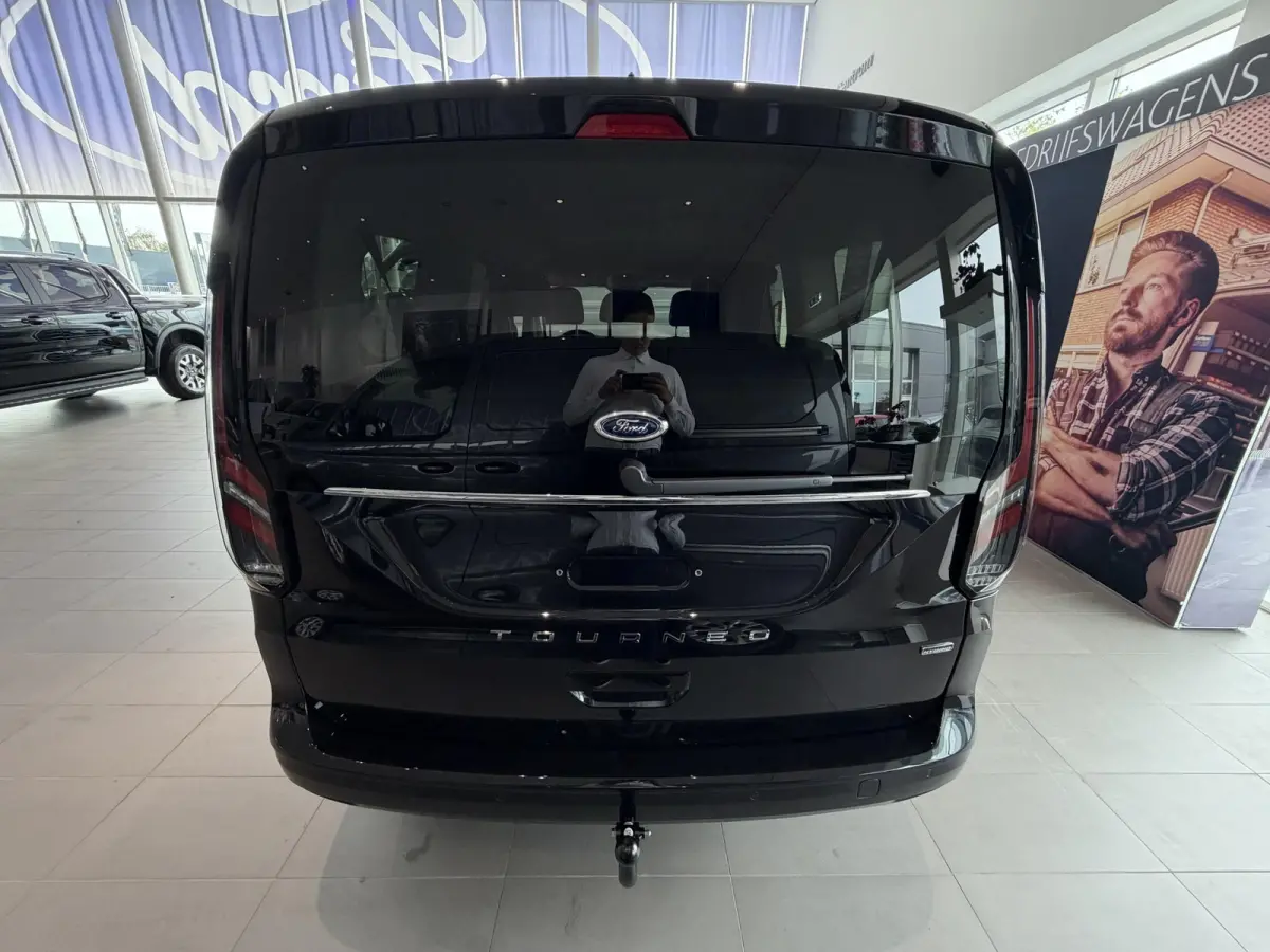 Tourneo TREKHAAK | 7 ZITS | ADAPTIVE CRUISE CONTROL | CAMERA | CARPLAY | BLIND SPOT