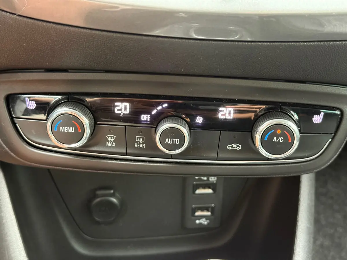 1.2 Turbo Elegance l Automaat l Camera l Trekhaak l Navi l Climate l Net grote beurt gehad l