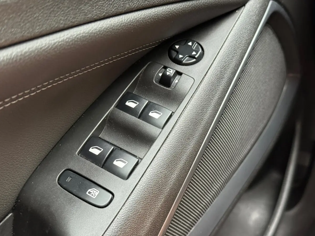 1.2 Turbo Elegance l Automaat l Camera l Trekhaak l Navi l Climate l Net grote beurt gehad l