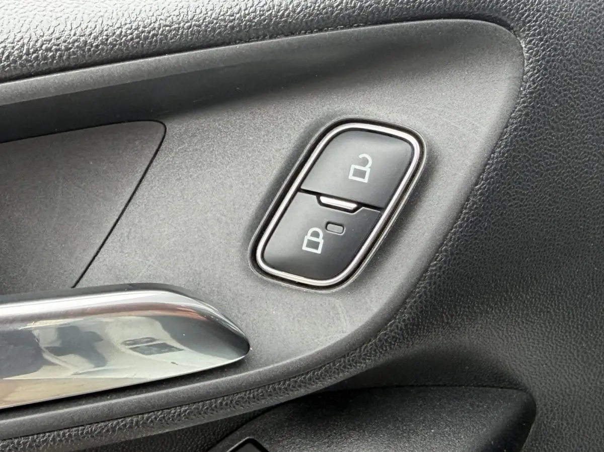 1.1 Trend Cruise CarPlay PDC Airco Elek spiegel