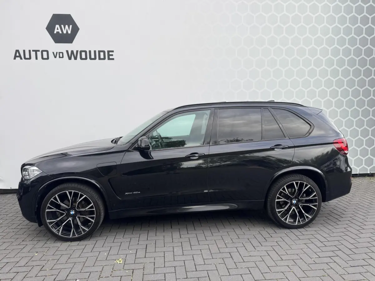 xDrive40e High Executive Panoramdak Trekhaak Leer Led