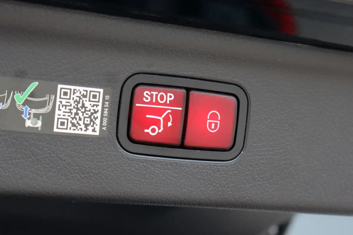 500 4MATIC AMG Line Premium 91 kWh | Hyperscreen | Distronic+ | Nappa Leder | Stoelventilatie | Trekhaak | Burmester | Digital Light | Panoramadak | Keyless Go |