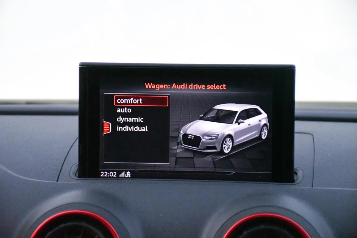 RS3 2.5 TFSI Quattro Panoramdak Virtual B&O 400PK KW Rotiform