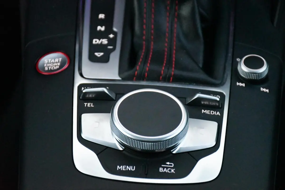 RS3 2.5 TFSI Quattro Panoramdak Virtual B&O 400PK KW Rotiform