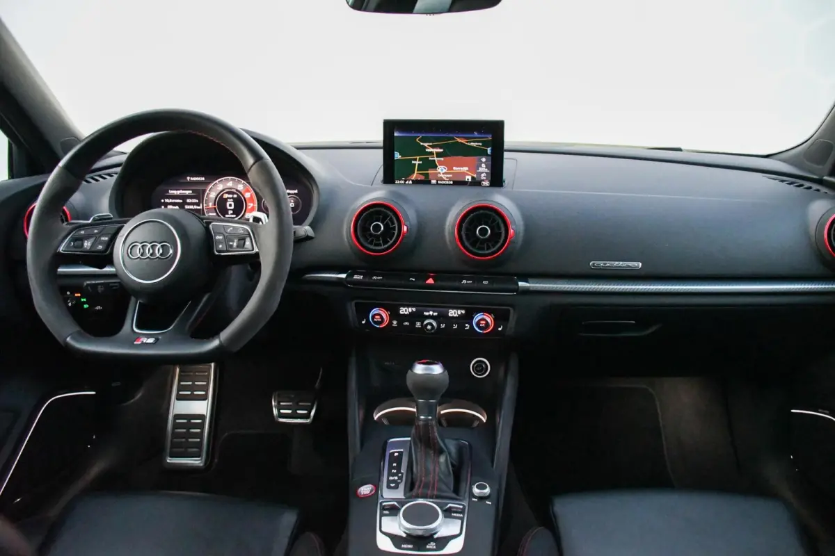 RS3 2.5 TFSI Quattro Panoramdak Virtual B&O 400PK KW Rotiform