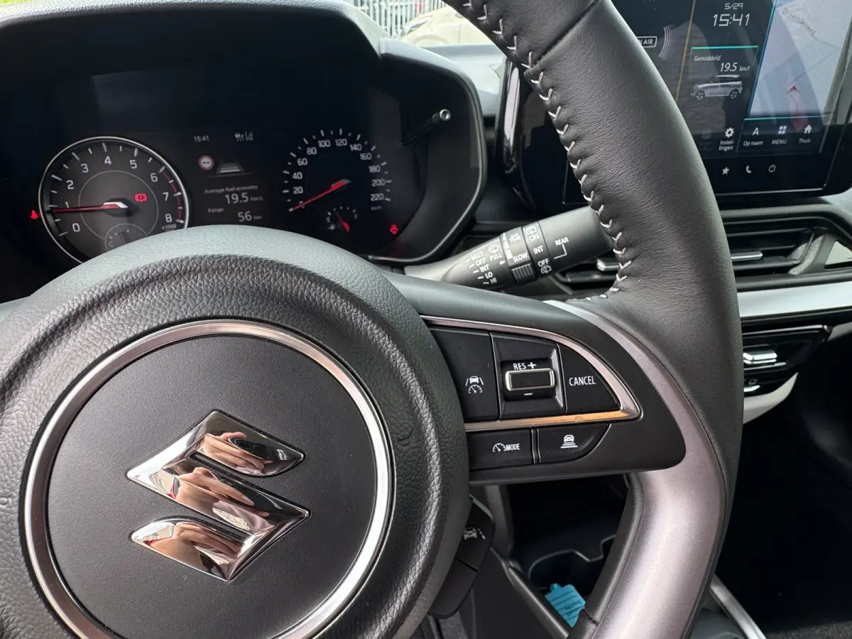 1.2 Select Smart Hybrid CAMERA / PARKEERSENSOREN / NAVIGATIE / CRUISE CONTROL / STOELVERWARMING / ECC