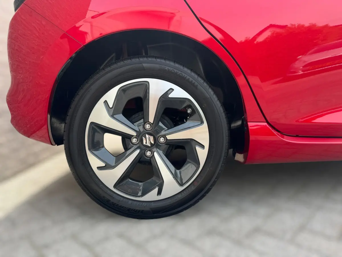 1.2 Select Smart Hybrid CAMERA / PARKEERSENSOREN / NAVIGATIE / CRUISE CONTROL / STOELVERWARMING / ECC