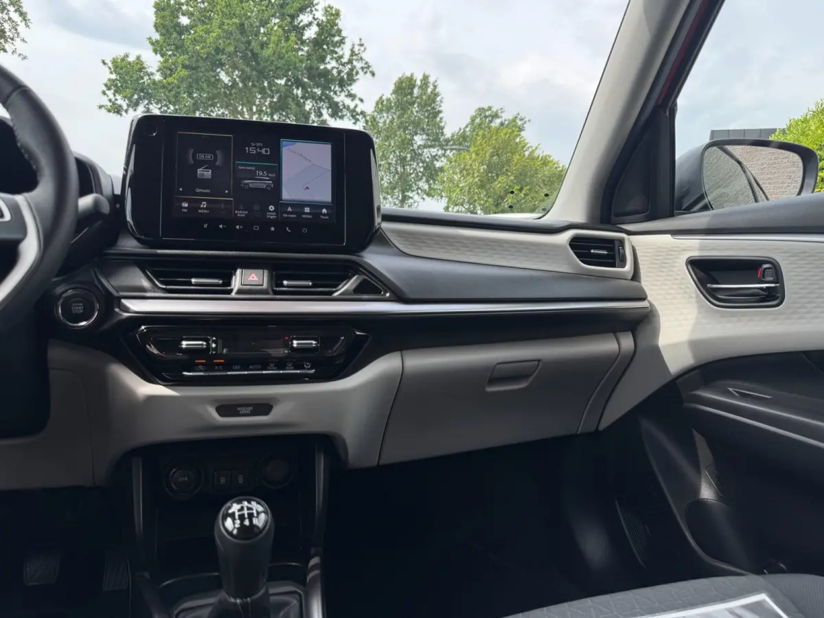 1.2 Select Smart Hybrid CAMERA / PARKEERSENSOREN / NAVIGATIE / CRUISE CONTROL / STOELVERWARMING / ECC