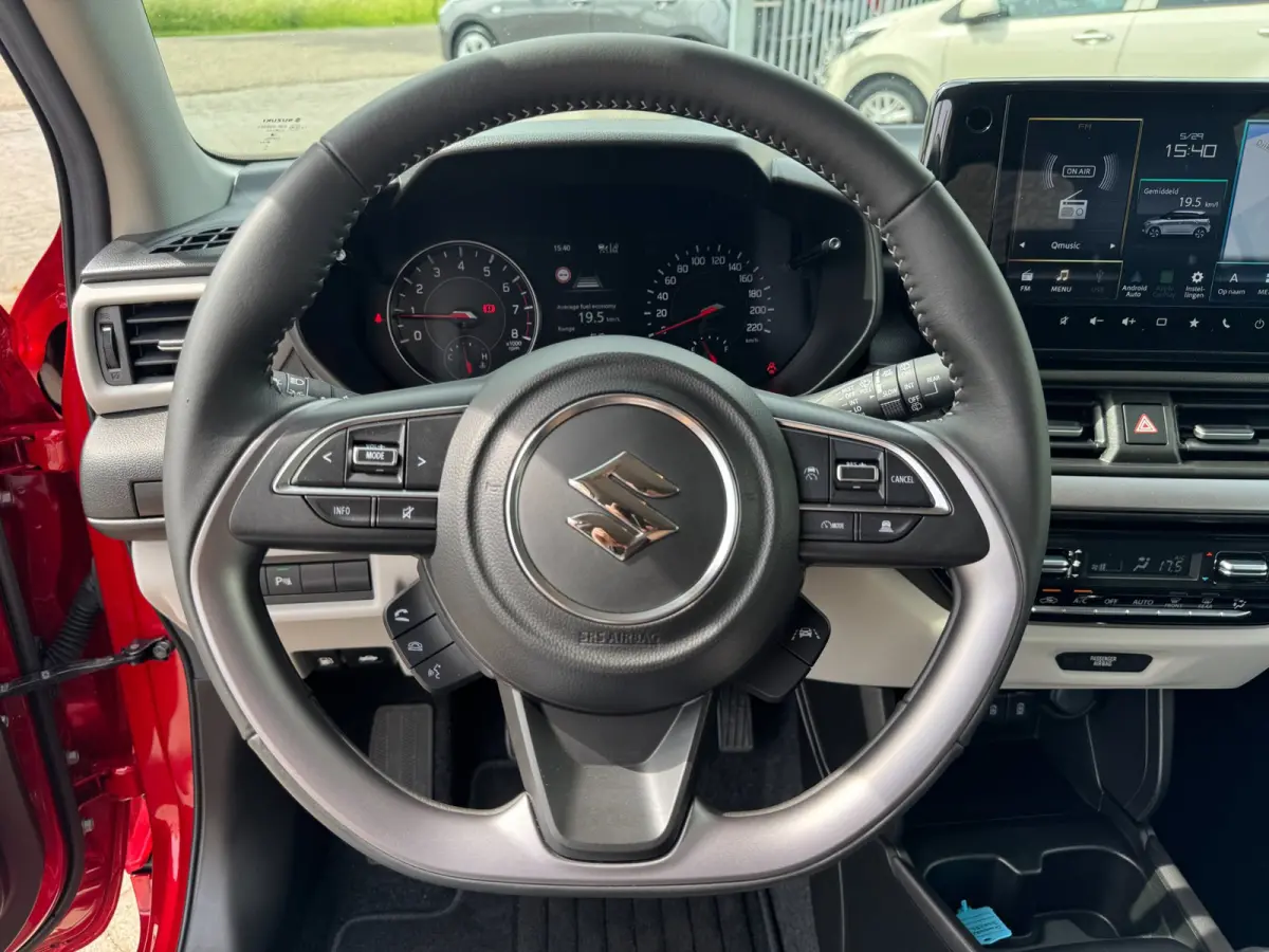 1.2 Select Smart Hybrid CAMERA / PARKEERSENSOREN / NAVIGATIE / CRUISE CONTROL / STOELVERWARMING / ECC