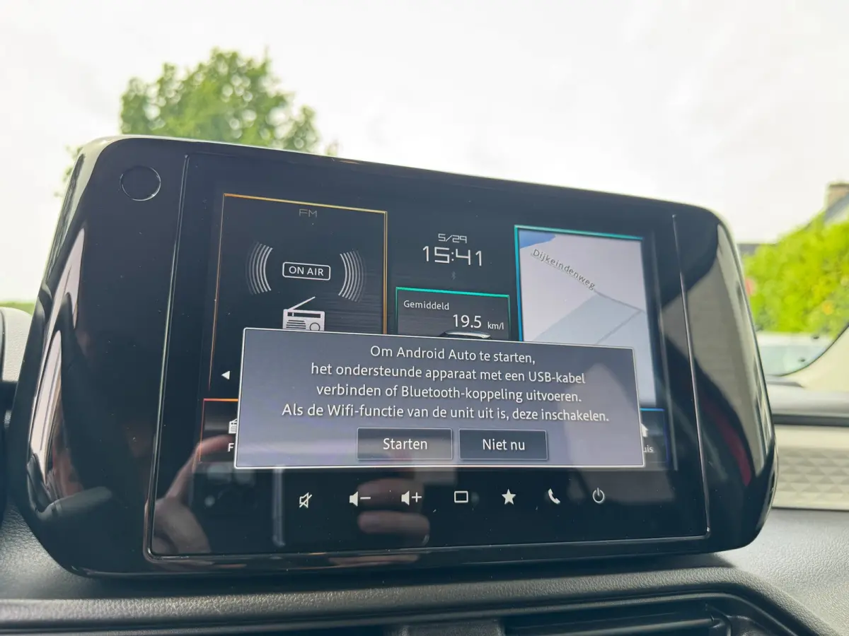 1.2 Select Smart Hybrid CAMERA / PARKEERSENSOREN / NAVIGATIE / CRUISE CONTROL / STOELVERWARMING / ECC