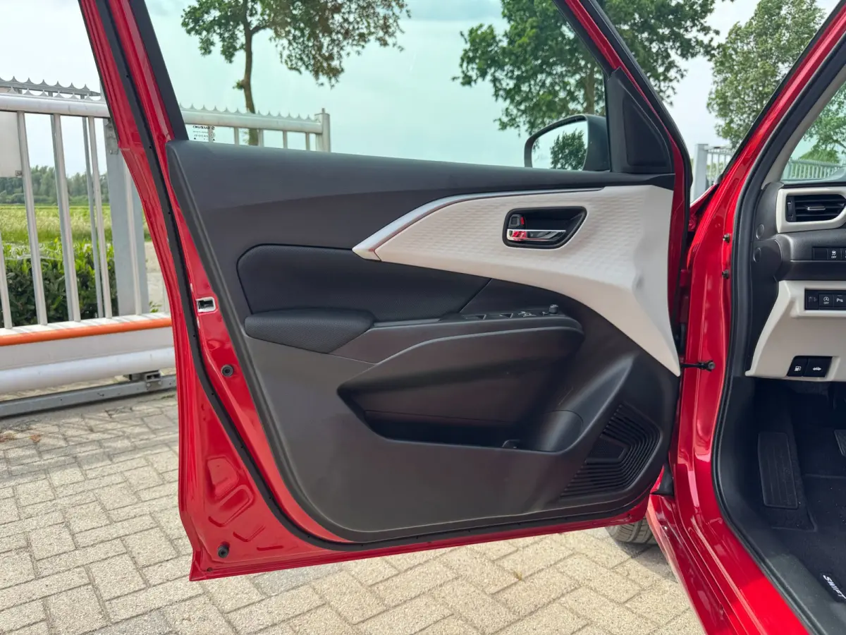 1.2 Select Smart Hybrid CAMERA / PARKEERSENSOREN / NAVIGATIE / CRUISE CONTROL / STOELVERWARMING / ECC