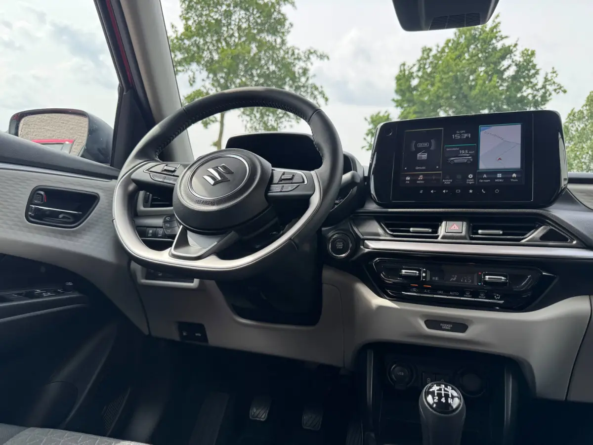 1.2 Select Smart Hybrid CAMERA / PARKEERSENSOREN / NAVIGATIE / CRUISE CONTROL / STOELVERWARMING / ECC
