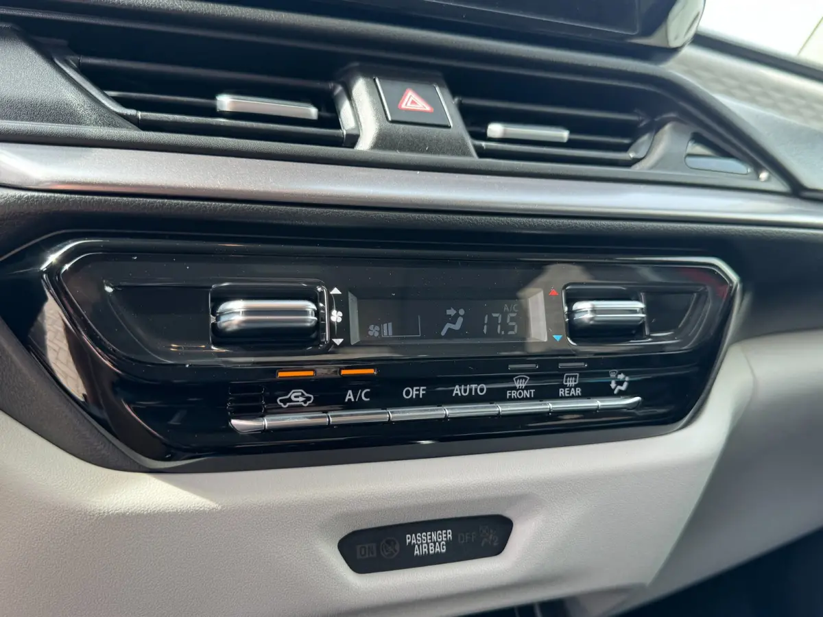 1.2 Select Smart Hybrid CAMERA / PARKEERSENSOREN / NAVIGATIE / CRUISE CONTROL / STOELVERWARMING / ECC