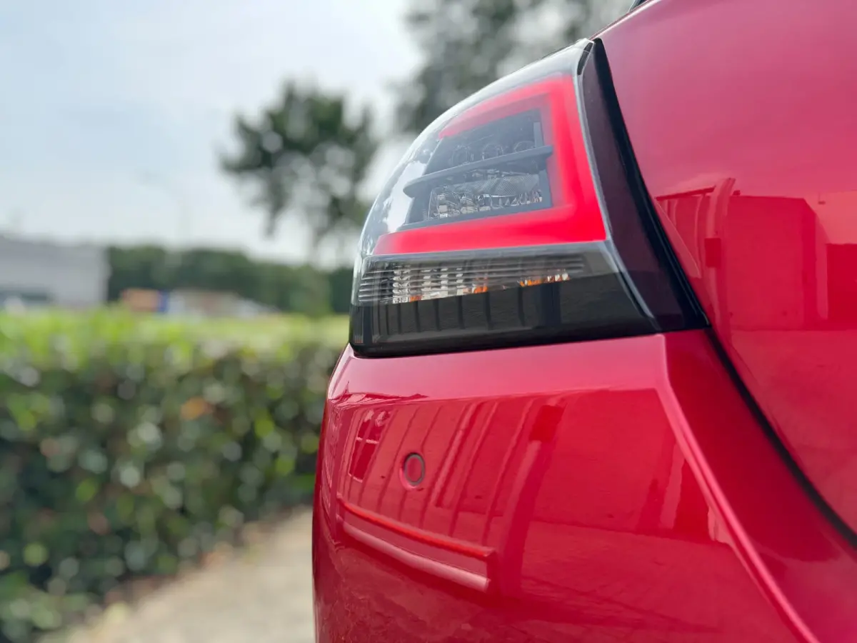 1.2 Select Smart Hybrid CAMERA / PARKEERSENSOREN / NAVIGATIE / CRUISE CONTROL / STOELVERWARMING / ECC