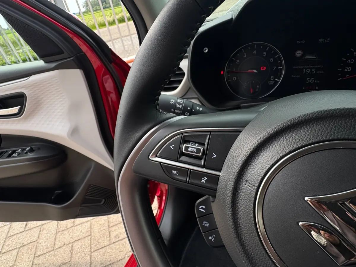 1.2 Select Smart Hybrid CAMERA / PARKEERSENSOREN / NAVIGATIE / CRUISE CONTROL / STOELVERWARMING / ECC