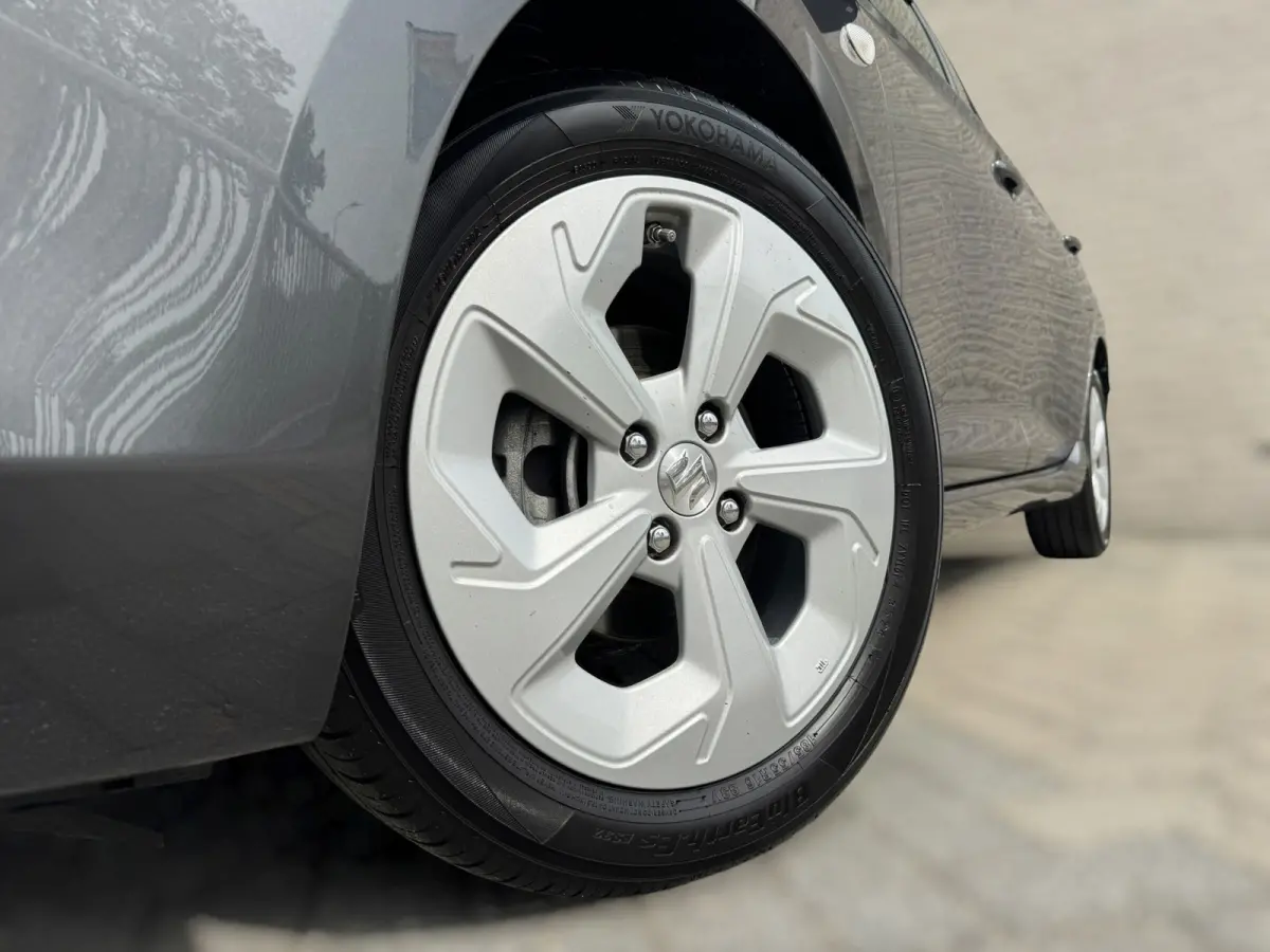 1.2 Select Smart Hybrid CAMERA / PARKEERSENSOREN / NAVIGATIE / CRUISE CONTROL / STOELVERWARMING / ECC