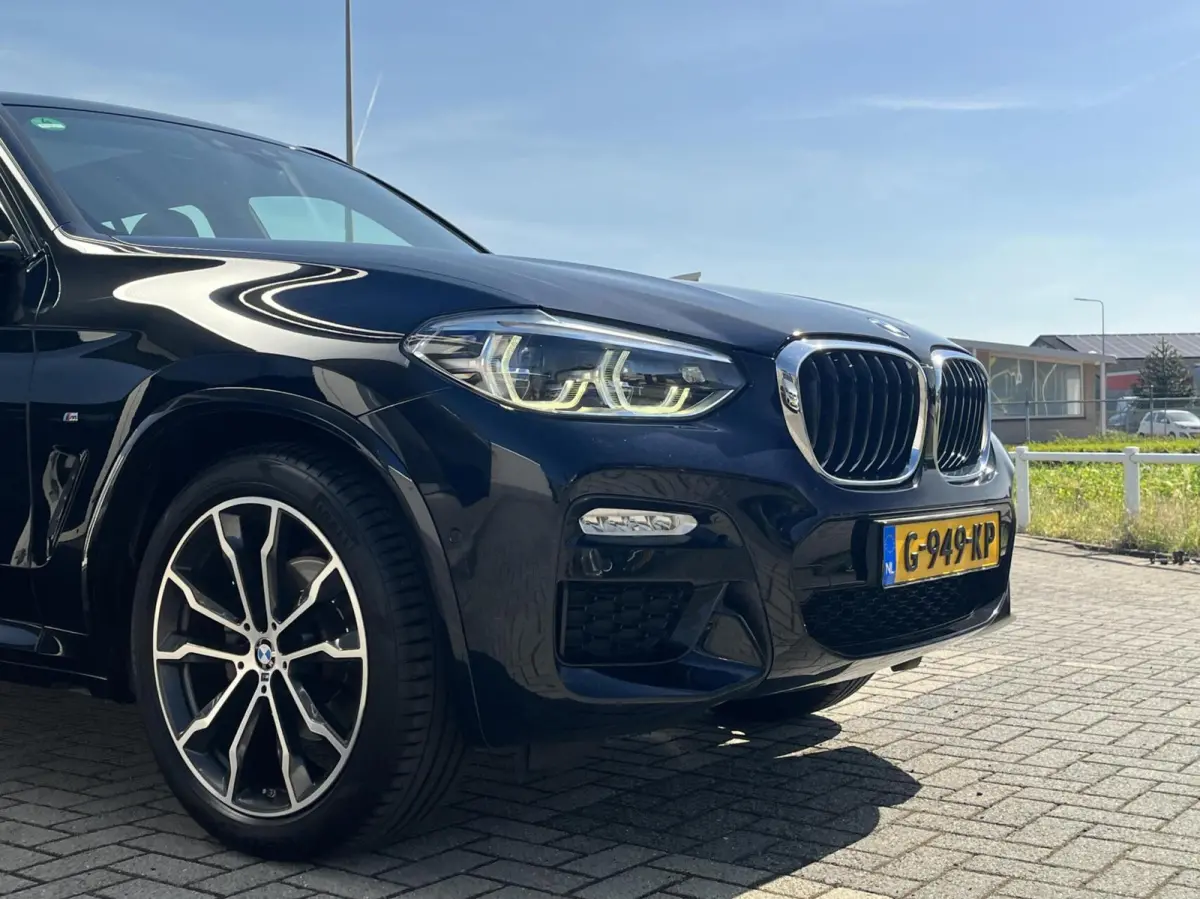 xDrive20i M-SPORT PANO+20INCH+KEYLESS+TREKH+CARPLAY