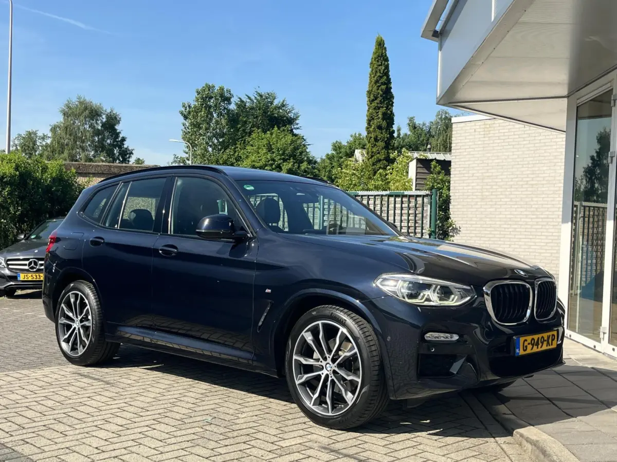 xDrive20i M-SPORT PANO+20INCH+KEYLESS+TREKH+CARPLAY