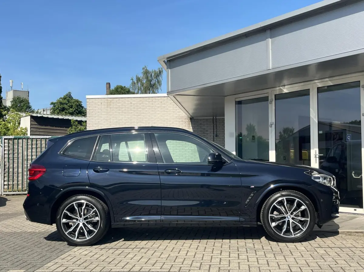 xDrive20i M-SPORT PANO+20INCH+KEYLESS+TREKH+CARPLAY