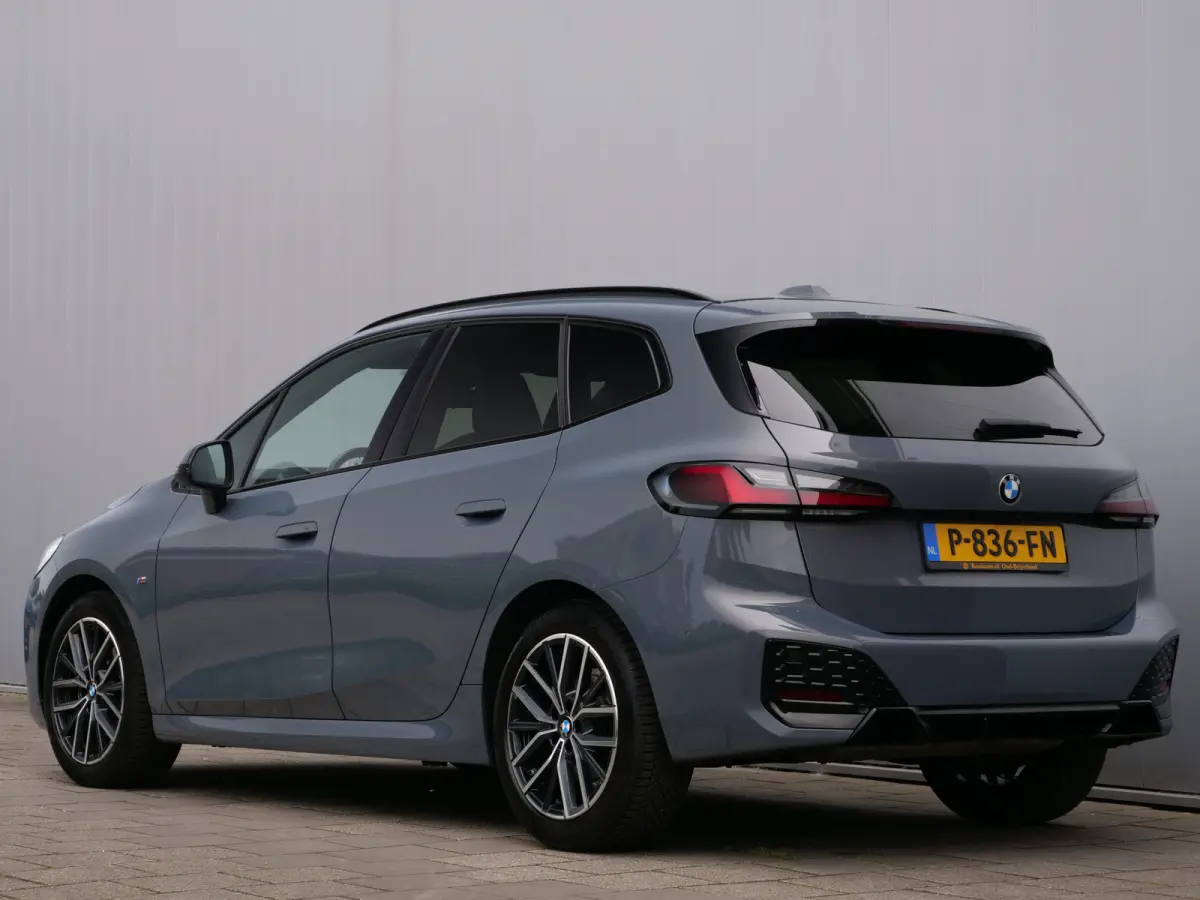 136pk M-Sport Automaat 218i Trekhaak / 18 Inch / camera