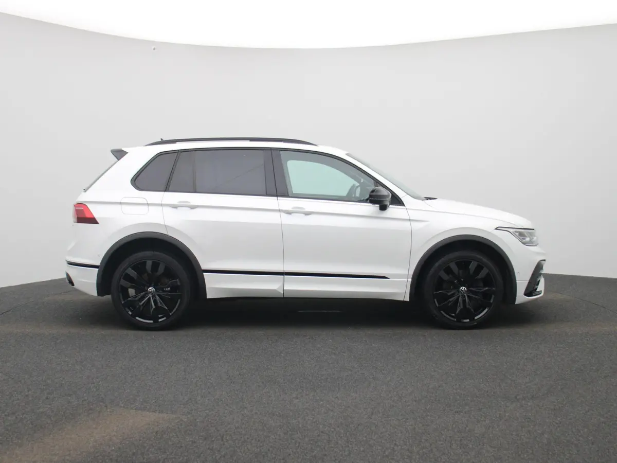 1.4 TSI eHybrid R-Line Business+ 245 PK| Dealeronderhouden | Trekhaak | Panoramadak | Stoelverwarming Voor & Achter | Achterklep Elektrisch | Achteruitrijcamera | 20 Inch Velgen | Head-Updis