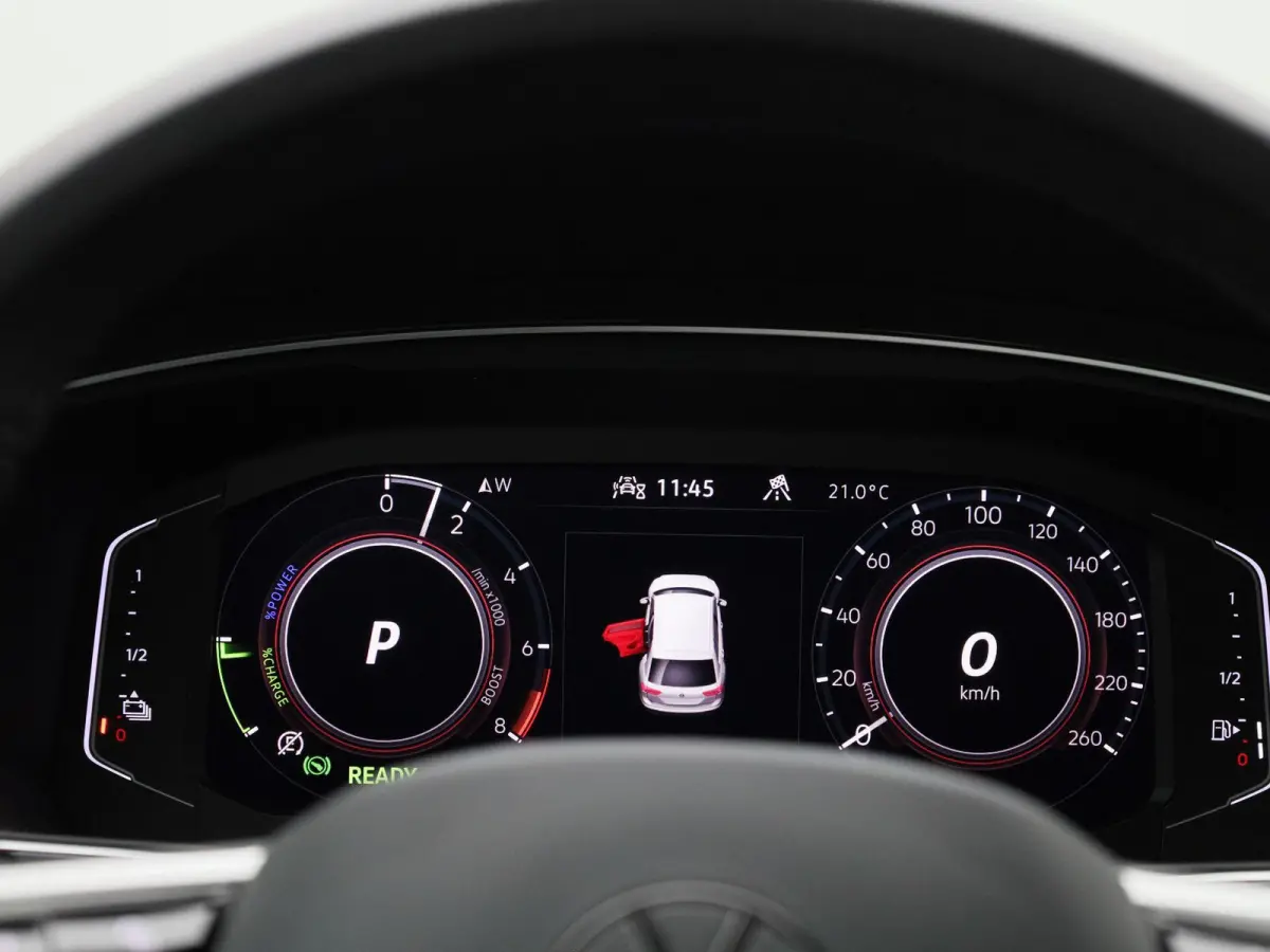 1.4 TSI eHybrid R-Line Business+ 245 PK| Dealeronderhouden | Trekhaak | Panoramadak | Stoelverwarming Voor & Achter | Achterklep Elektrisch | Achteruitrijcamera | 20 Inch Velgen | Head-Updis