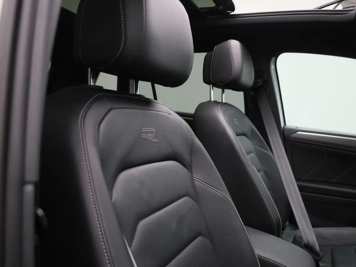 1.4 TSI eHybrid R-Line Business+ 245 PK| Dealeronderhouden | Trekhaak | Panoramadak | Stoelverwarming Voor & Achter | Achterklep Elektrisch | Achteruitrijcamera | 20 Inch Velgen | Head-Updis