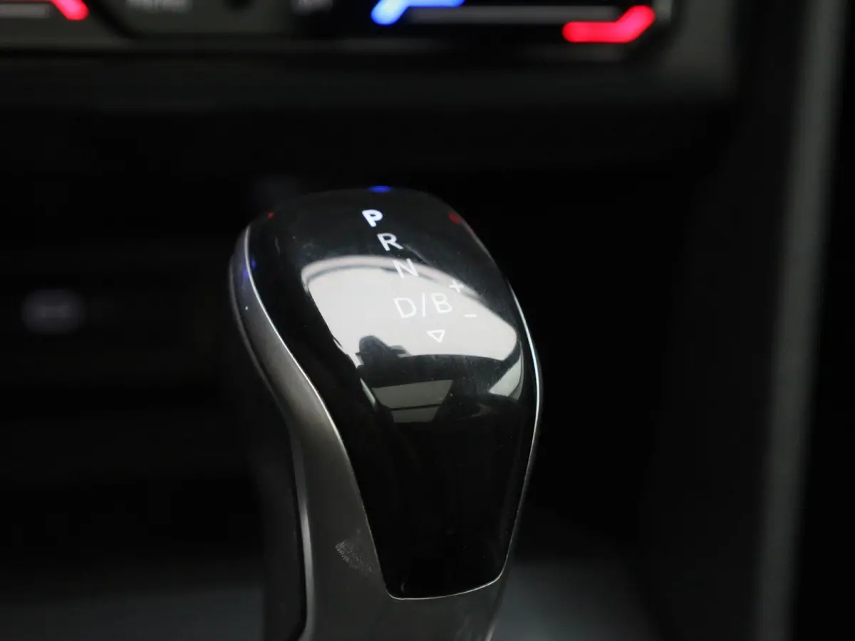 1.4 TSI eHybrid R-Line Business+ 245 PK| Dealeronderhouden | Trekhaak | Panoramadak | Stoelverwarming Voor & Achter | Achterklep Elektrisch | Achteruitrijcamera | 20 Inch Velgen | Head-Updis