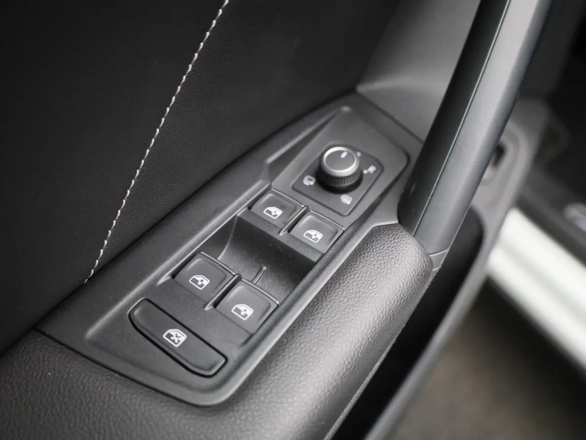 1.4 TSI eHybrid R-Line Business+ 245 PK| Dealeronderhouden | Trekhaak | Achterklep Elektrisch | Stoelverwarming Voor & Achter | Stuurwielverwarming | Achteruitrijcamera