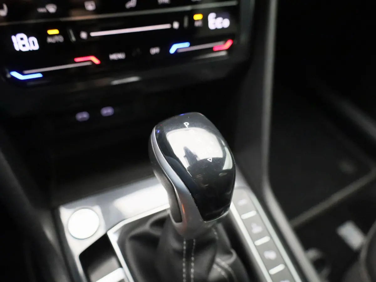 1.4 TSI eHybrid R-Line Business+ 245 PK| Dealeronderhouden | Trekhaak | Achterklep Elektrisch | Stoelverwarming Voor & Achter | Stuurwielverwarming | Achteruitrijcamera