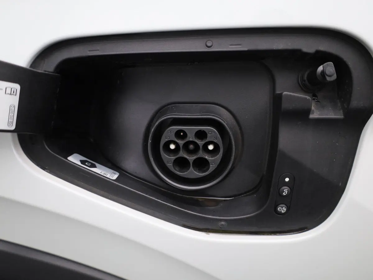 1.4 TSI eHybrid R-Line Business+ 245 PK| Dealeronderhouden | Trekhaak | Achterklep Elektrisch | Stoelverwarming Voor & Achter | Stuurwielverwarming | Achteruitrijcamera