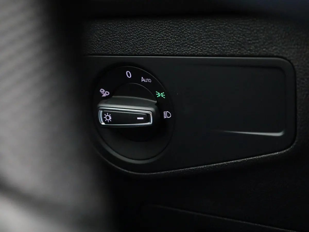1.4 TSI eHybrid R-Line Business+ 245 PK| Dealeronderhouden | Trekhaak | Achterklep Elektrisch | Stoelverwarming Voor & Achter | Stuurwielverwarming | Achteruitrijcamera