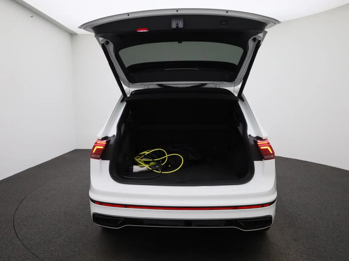1.4 TSI eHybrid R-Line Business+ 245 PK| Dealeronderhouden | Trekhaak | Achterklep Elektrisch | Stoelverwarming Voor & Achter | Stuurwielverwarming | Achteruitrijcamera