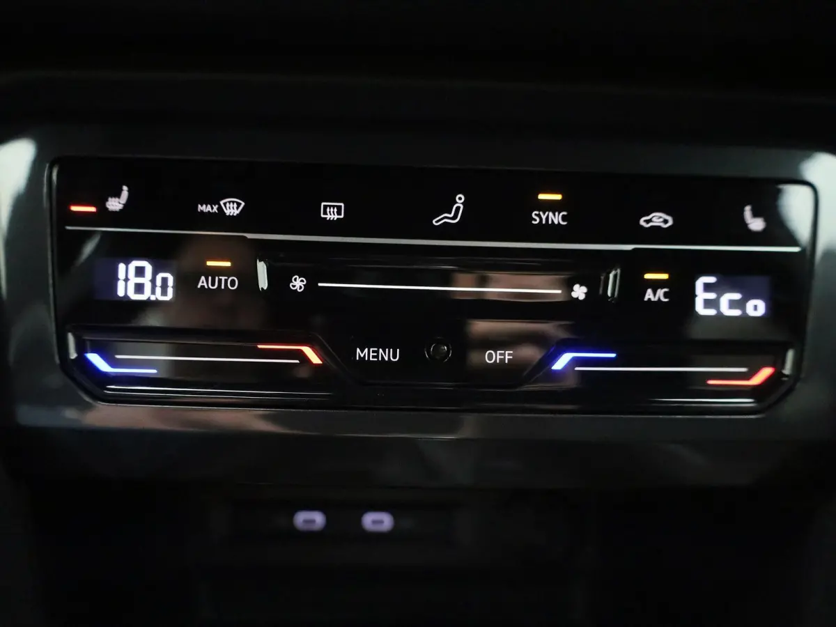 1.4 TSI eHybrid R-Line Business+ 245 PK| Dealeronderhouden | Trekhaak | Achterklep Elektrisch | Stoelverwarming Voor & Achter | Stuurwielverwarming | Achteruitrijcamera