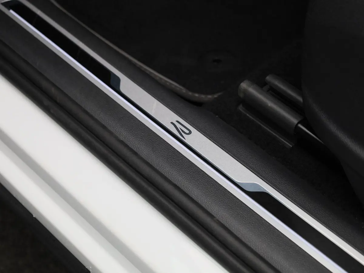 1.4 TSI eHybrid R-Line Business+ 245 PK| Dealeronderhouden | Trekhaak | Achterklep Elektrisch | Stoelverwarming Voor & Achter | Stuurwielverwarming | Achteruitrijcamera