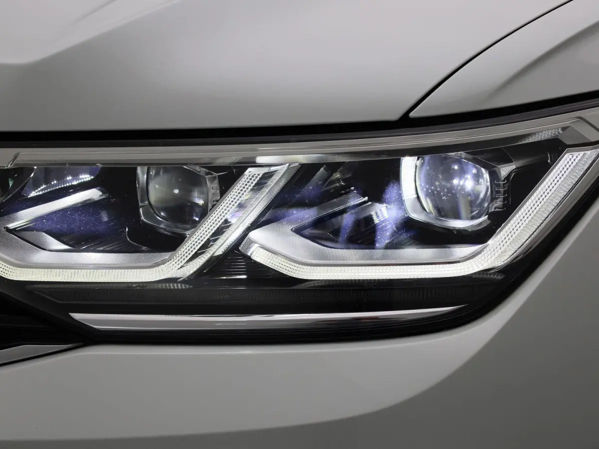 1.4 TSI eHybrid R-Line Business+ 245 PK| Dealeronderhouden | Trekhaak | Achterklep Elektrisch | Stoelverwarming Voor & Achter | Stuurwielverwarming | Achteruitrijcamera