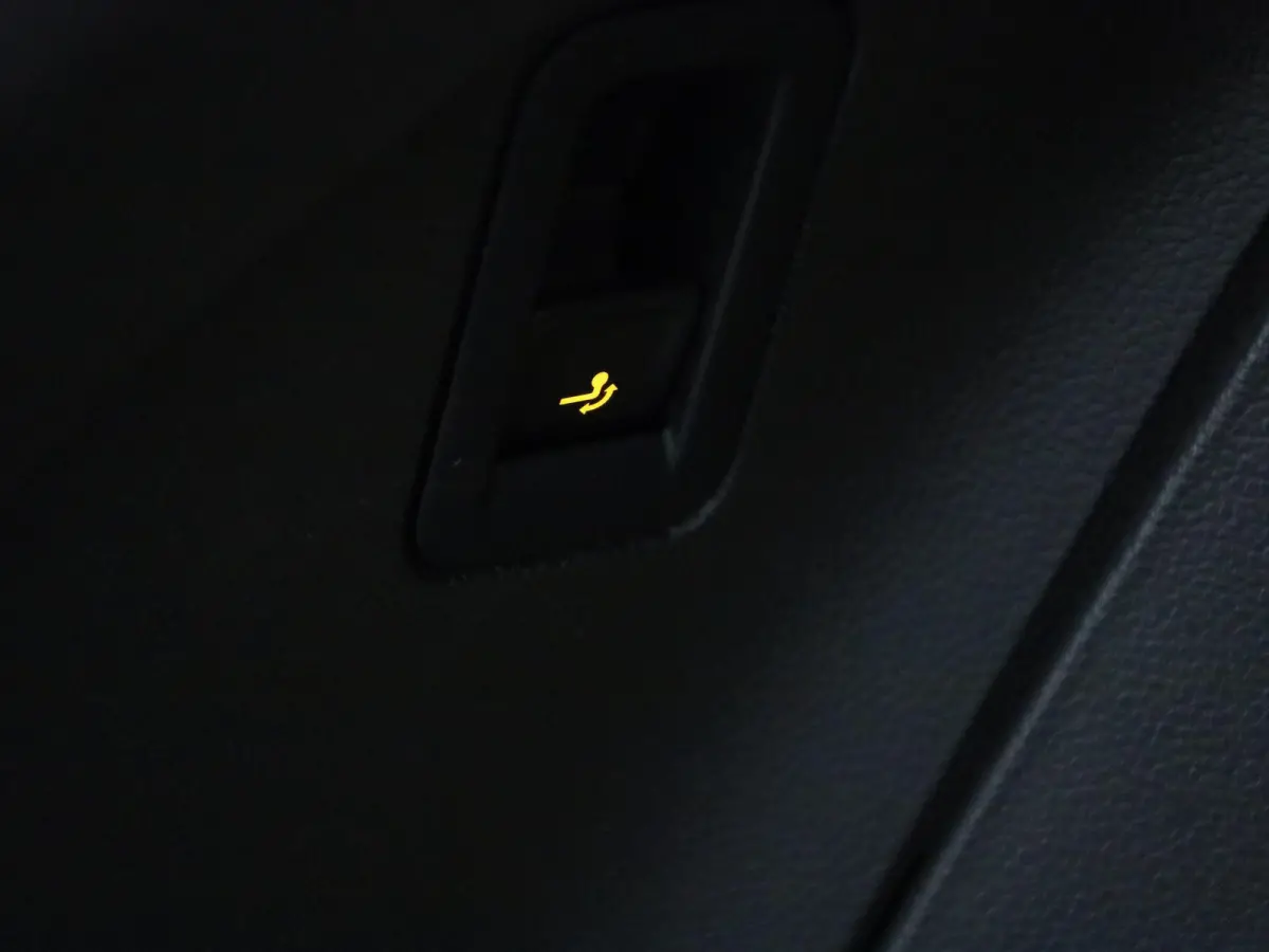 1.4 TSI eHybrid R-Line Business+ 245 PK| Dealeronderhouden | Trekhaak | Achterklep Elektrisch | Stoelverwarming Voor & Achter | Stuurwielverwarming | Achteruitrijcamera
