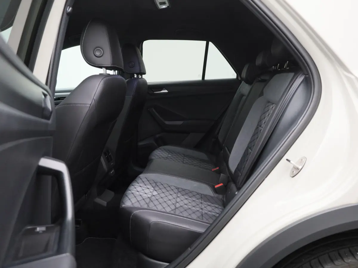 1.5 TSI R-Line 150 PK| Achterklep Elektrisch | Achteruitrijcamera | Stoelverwarming | Dodehoekdetectie | LED Plus | Keyless Access