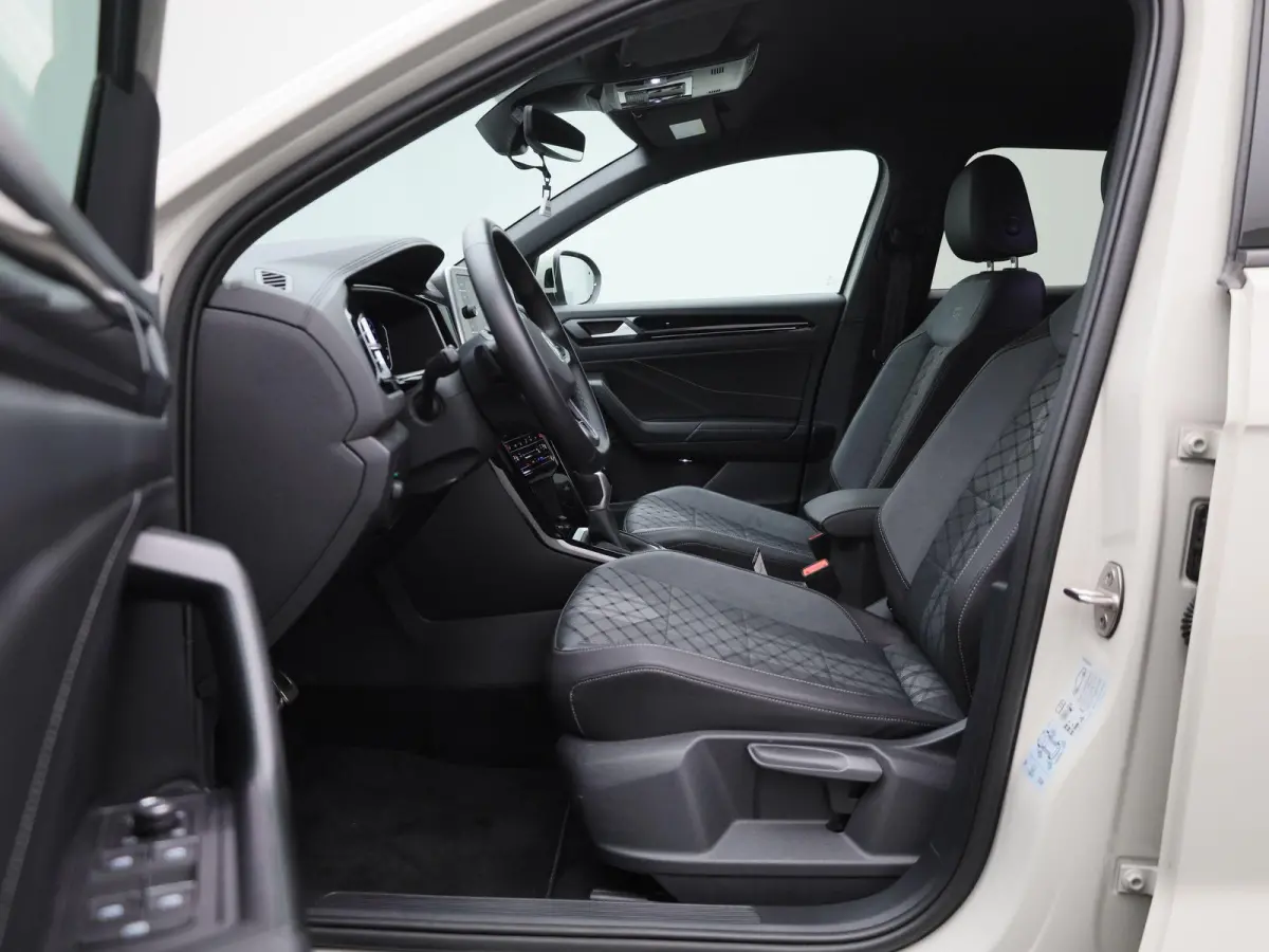 1.5 TSI R-Line 150 PK| Achterklep Elektrisch | Achteruitrijcamera | Stoelverwarming | Dodehoekdetectie | LED Plus | Keyless Access