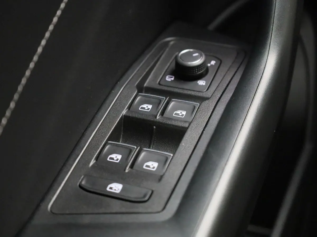 1.5 TSI R-Line 150 PK| Achterklep Elektrisch | Achteruitrijcamera | Stoelverwarming | Dodehoekdetectie | LED Plus | Keyless Access