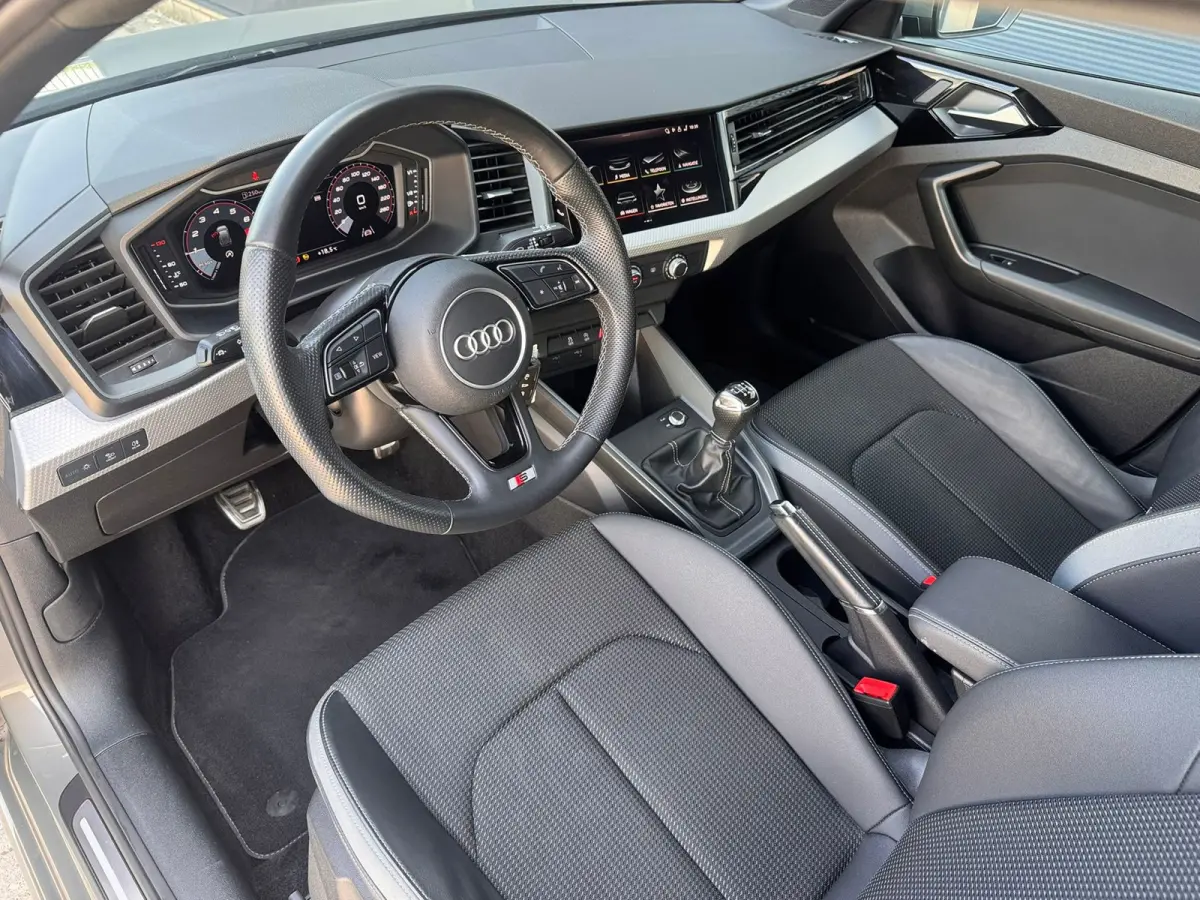 25 TFSI 3s S-LINE l S-LINE l VIRTUAL l LED KOPLLAMPEN l CARPLAY l DAB l LANE ASSIST l ORG.NL l DEALER OH