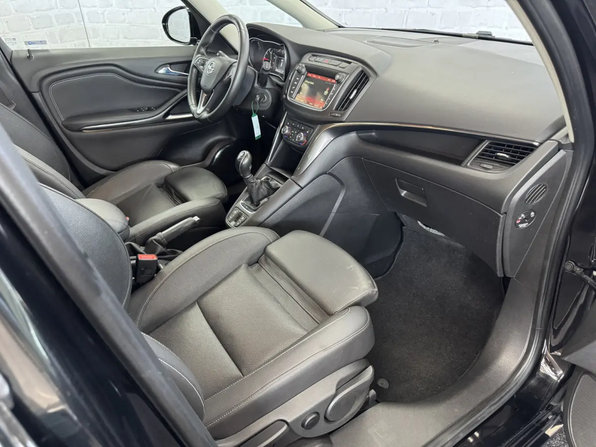 1.4 Turbo Business Executive 7p. Pano Trekhaak ACC Leder