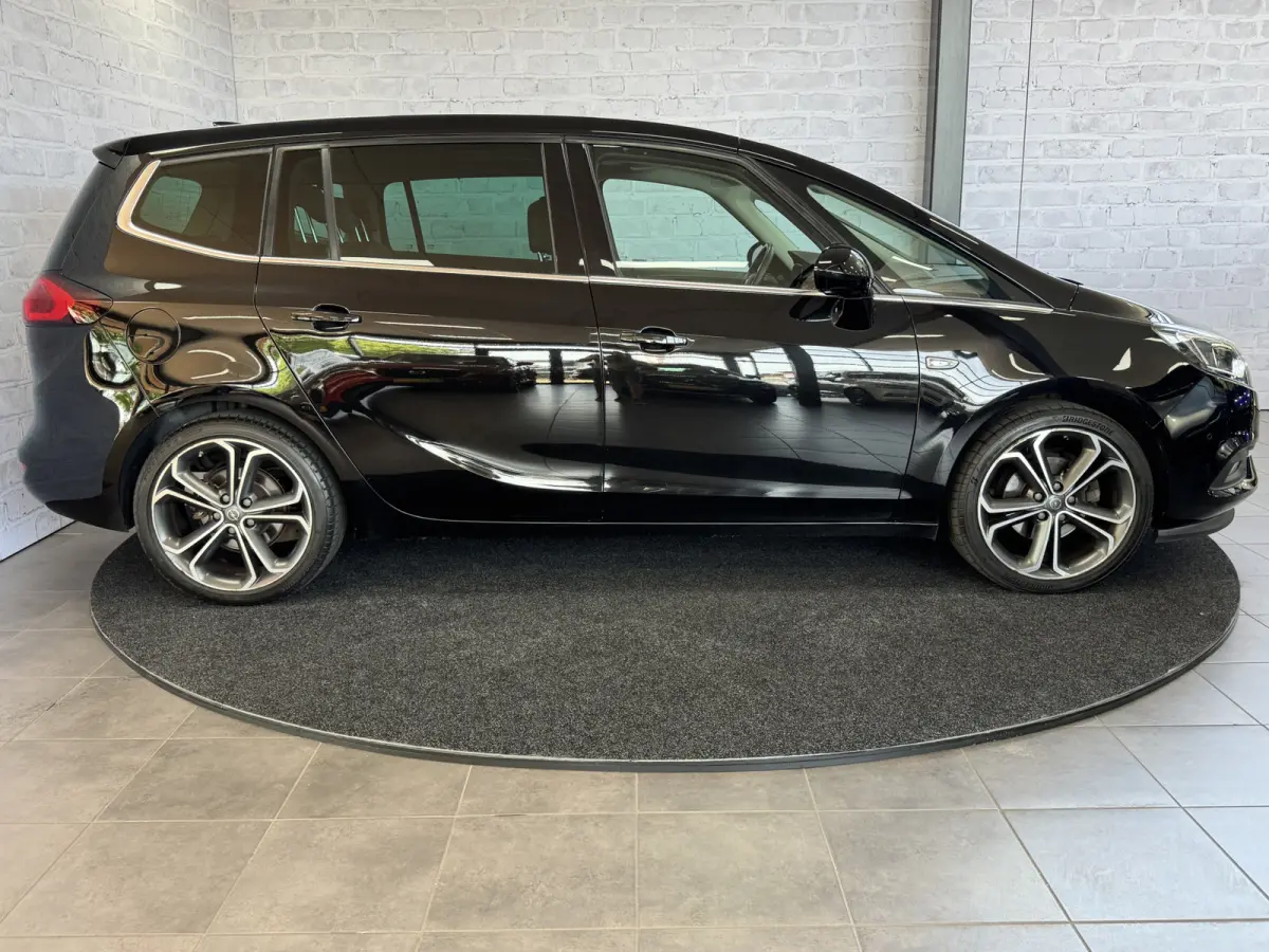 1.4 Turbo Business Executive 7p. Pano Trekhaak ACC Leder